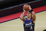 要有球在手！班凯罗半场11中6拿到15分7板 三分2中2